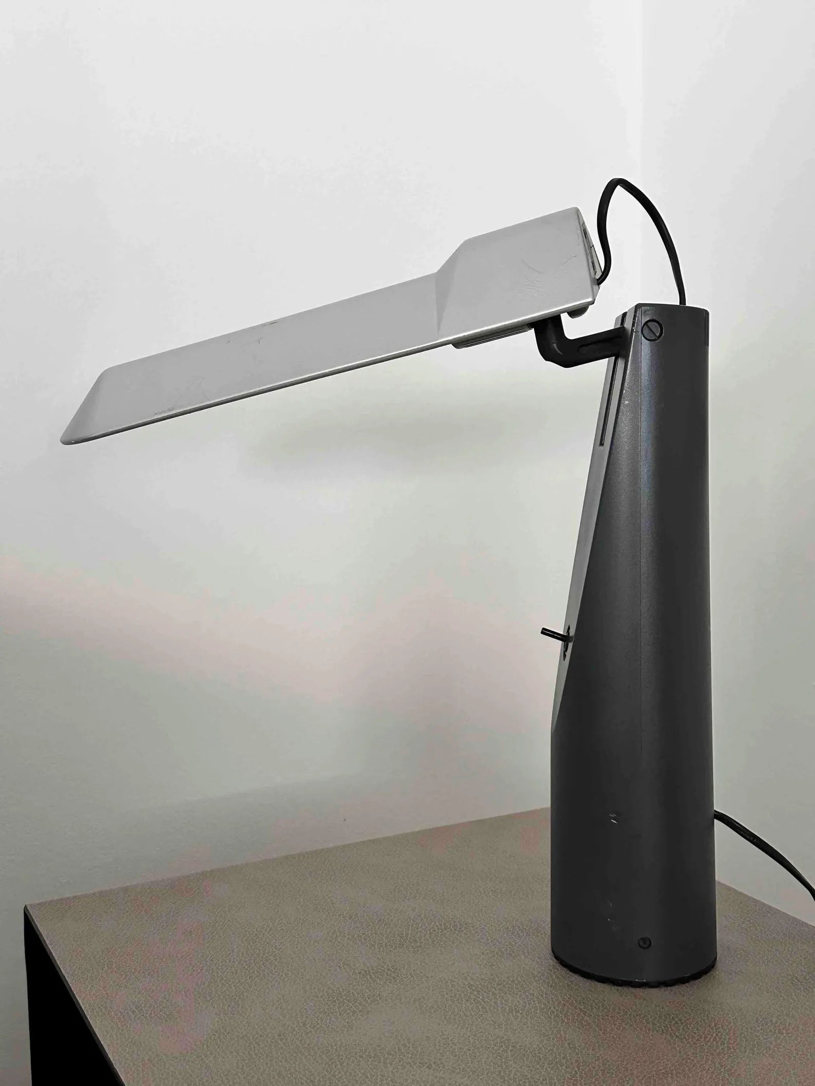 Luxo Picchio Desk Lamp by Isao Hosoe 1980s, Postmodern Italian Design, Adjustable Task Lamp