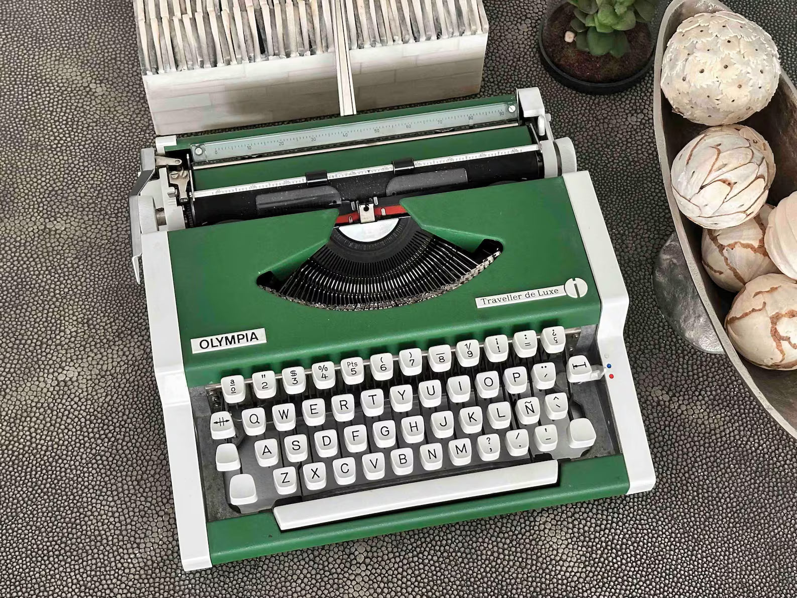 Green Olympia Traveller de Luxe Portable Typewriter with Qwerty Layout, 1970s, Fully Functional