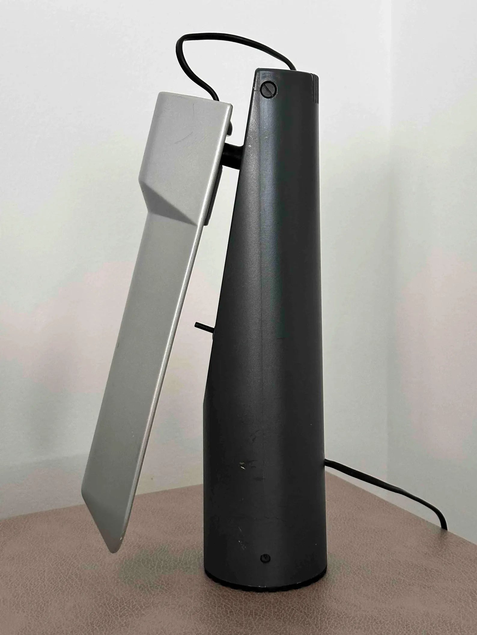 Luxo Picchio Desk Lamp by Isao Hosoe 1980s, Postmodern Italian Design, Adjustable Task Lamp