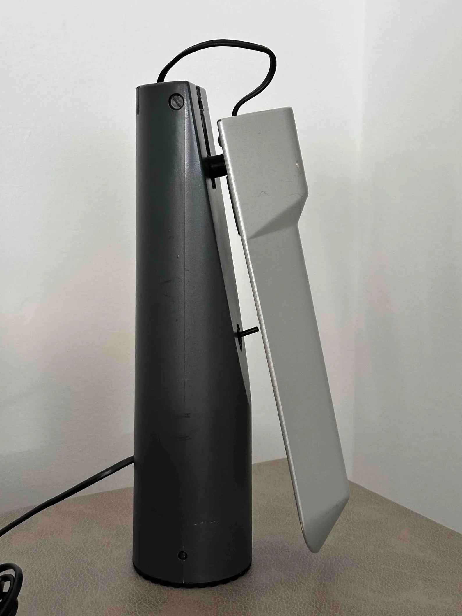 Luxo Picchio Desk Lamp by Isao Hosoe 1980s, Postmodern Italian Design, Adjustable Task Lamp