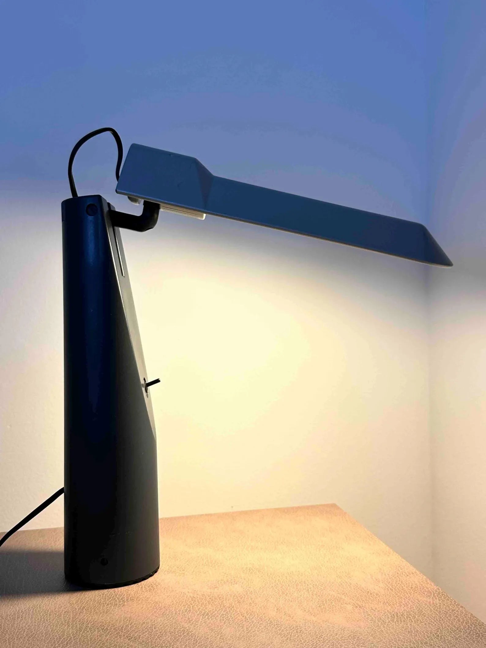 Luxo Picchio Desk Lamp by Isao Hosoe 1980s, Postmodern Italian Design, Adjustable Task Lamp