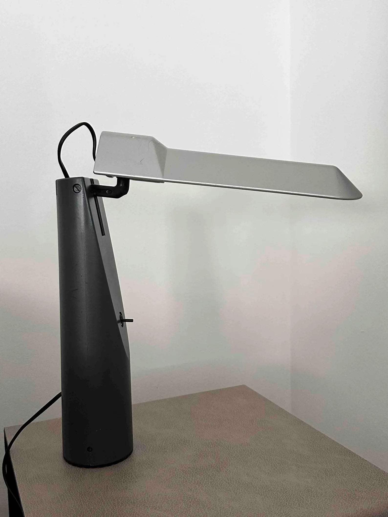 Luxo Picchio Desk Lamp by Isao Hosoe 1980s, Postmodern Italian Design, Adjustable Task Lamp
