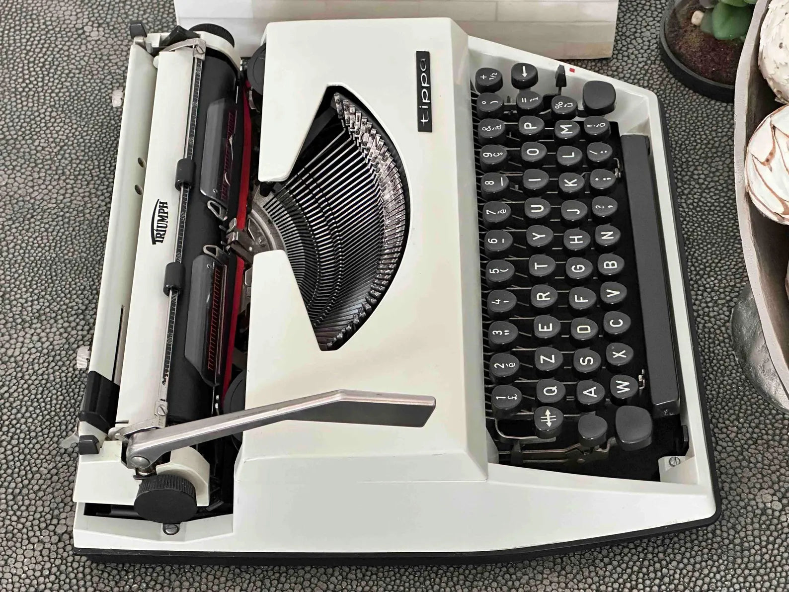 Triumph Tippa Typewriter with Sans Serif Cubic Font, Qzerty Layout, 1970s, Made in Holland