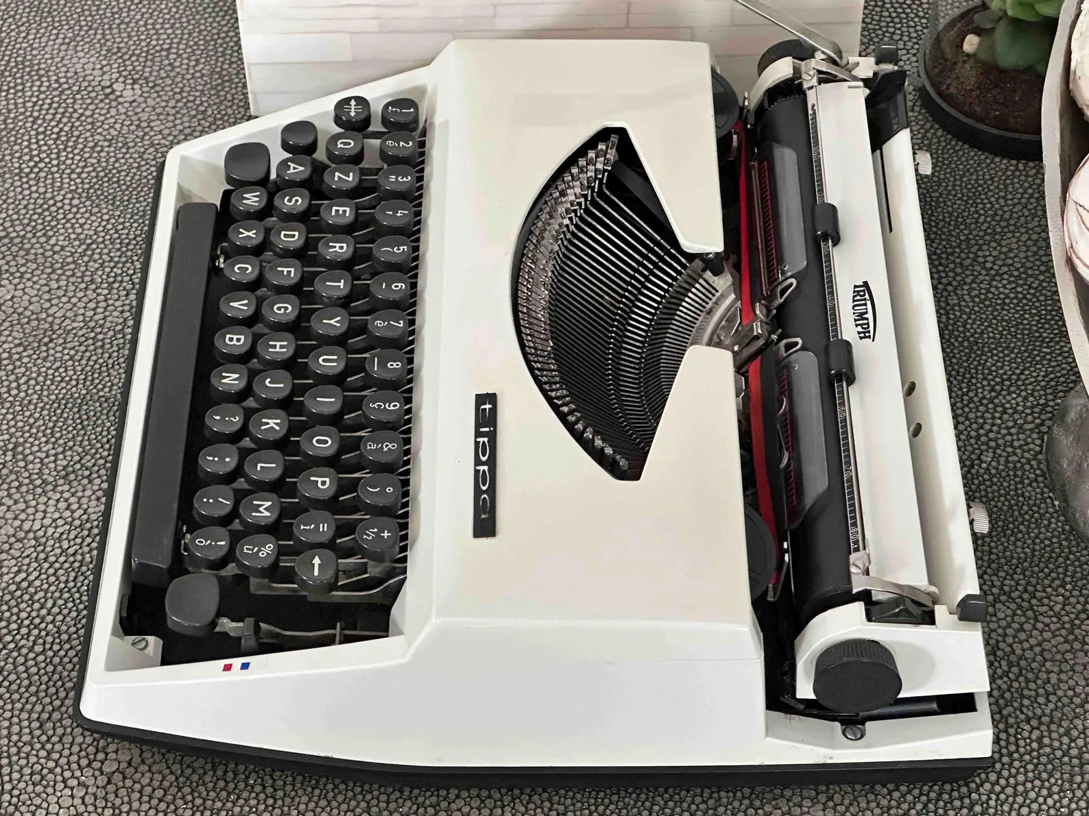 Triumph Tippa Typewriter with Sans Serif Cubic Font, Qzerty Layout, 1970s, Made in Holland