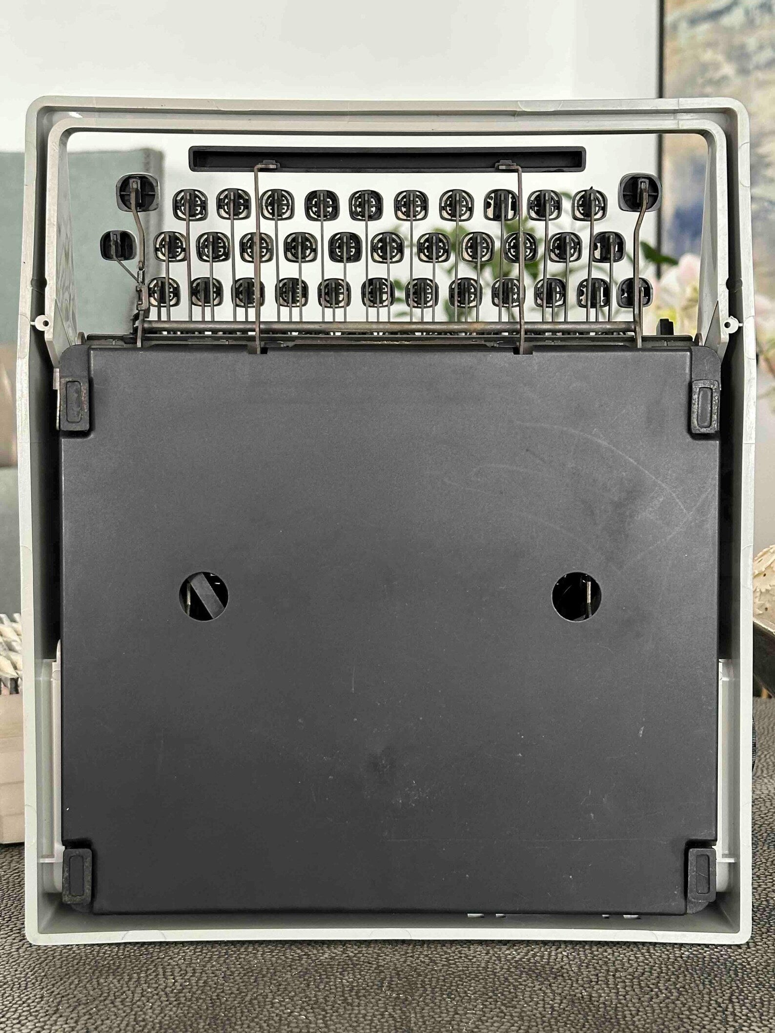 RARE Olivetti Dora Typewriter with Quadrato Font, Qwerty Layout, 1970s, Fully Functional