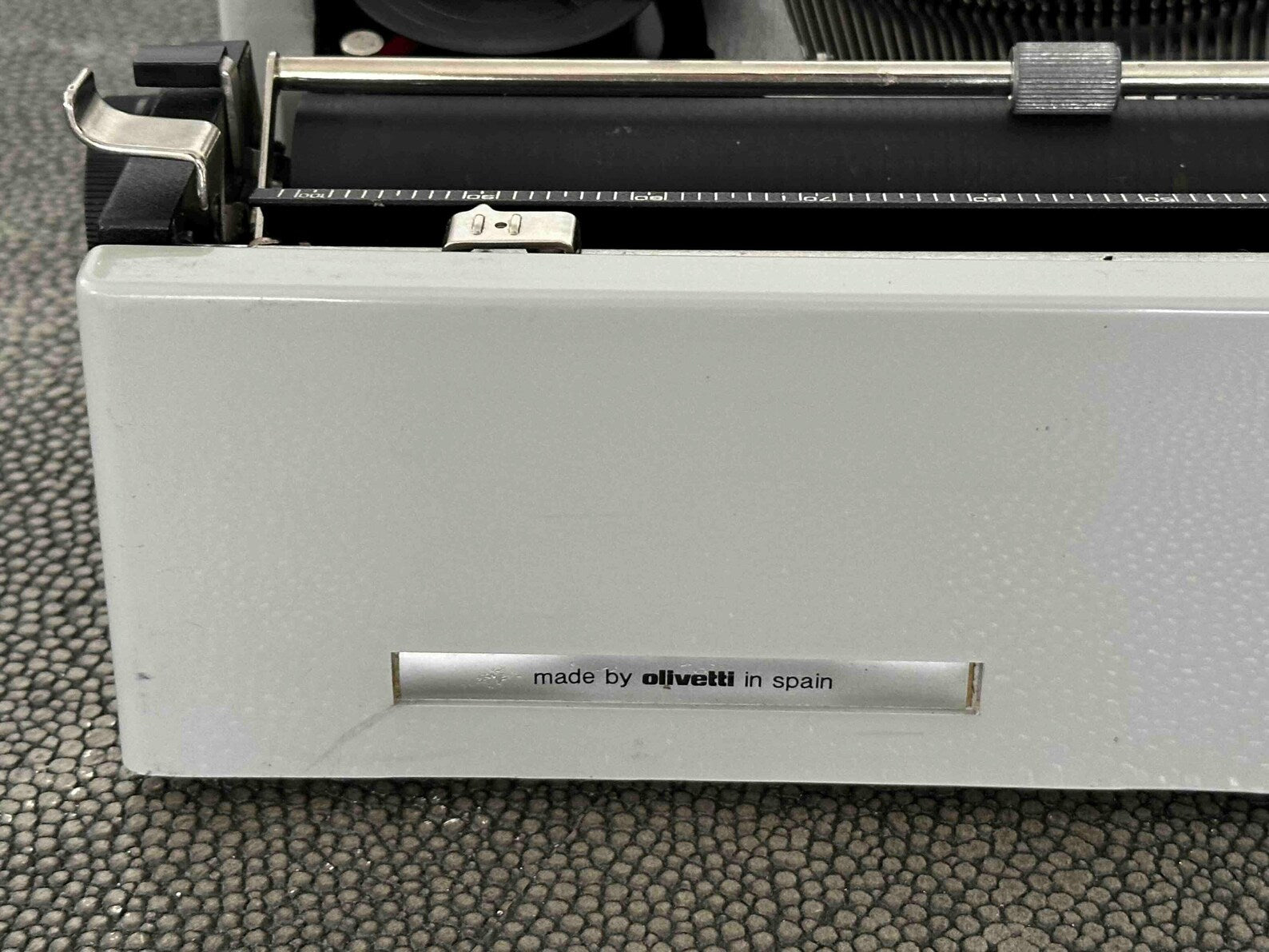 RARE Olivetti Dora Typewriter with Quadrato Font, Qwerty Layout, 1970s, Fully Functional