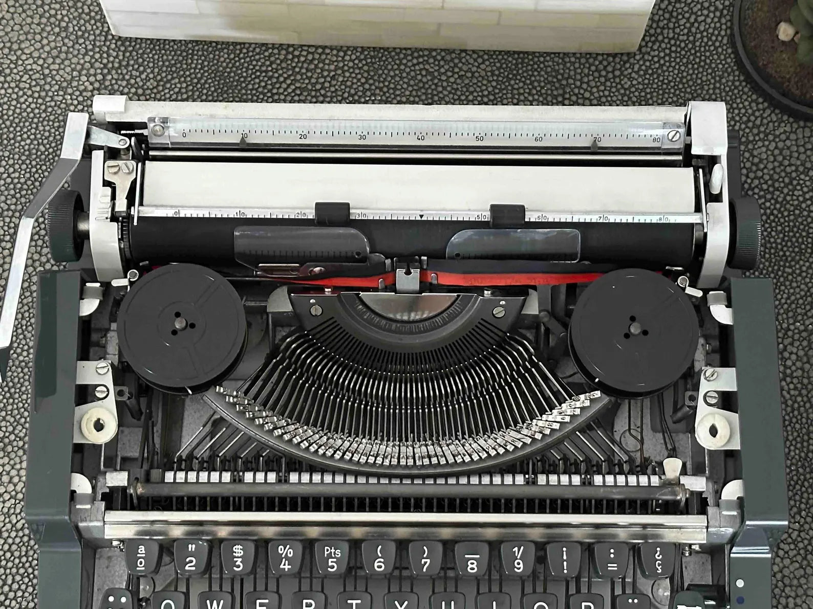 Olympia Traveller de Luxe Portable Typewriter with Qwerty Layout, 1970s, Fully Functional